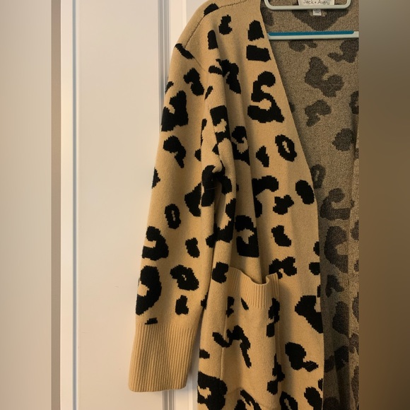 Cheetah Sweater - Picture 2 of 2